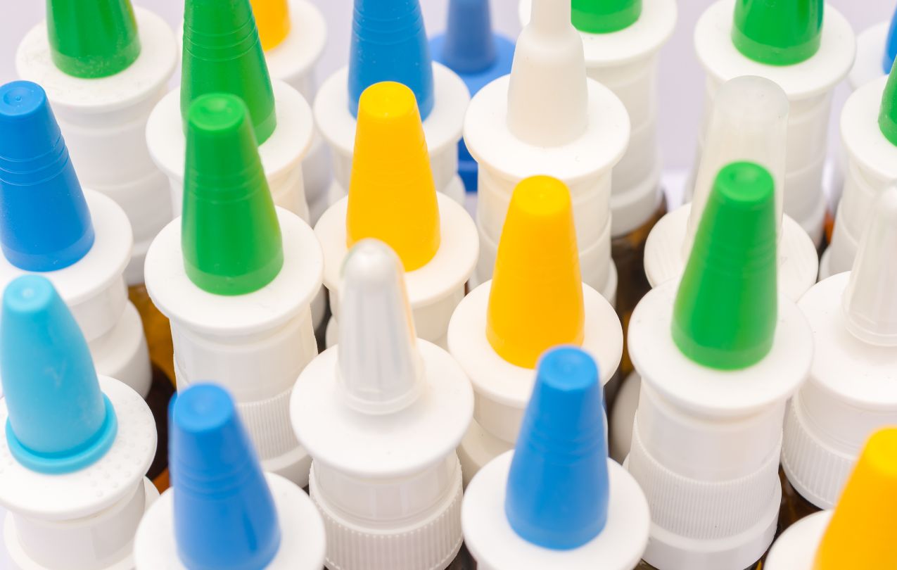 spray nasal colorido vacina covid-19