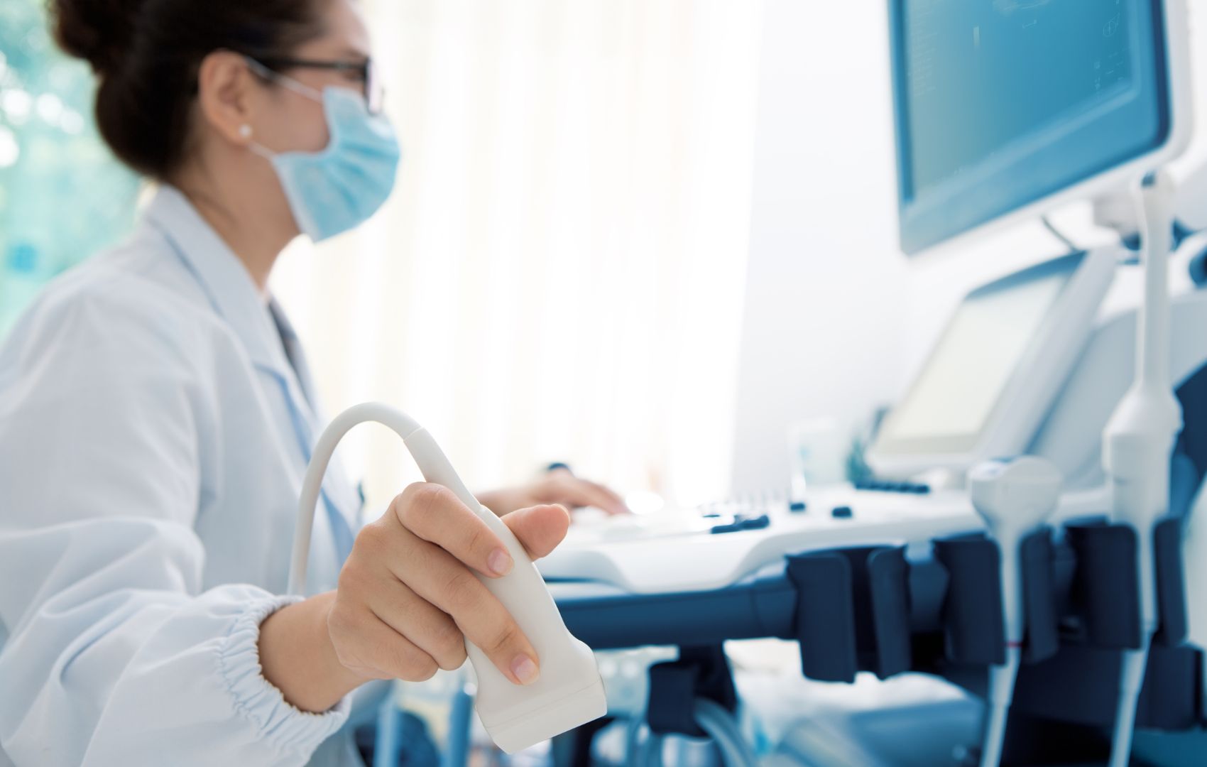 exame de imagem cistos hepáticos