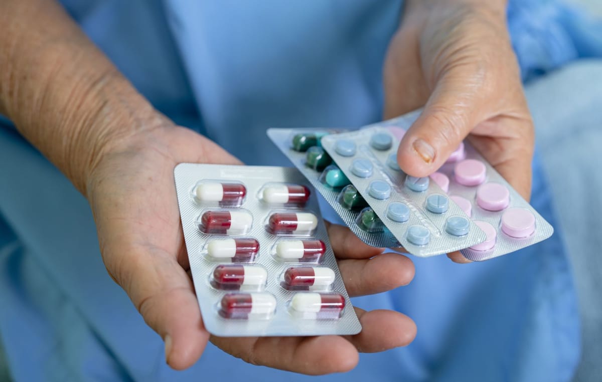 Resistência Antimicrobiana: desafios, estratégias e o papel do uso racional de antibióticos