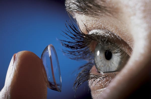 Promessa contra glaucoma: lente de contato mede PIO e administra colírio em tempo real